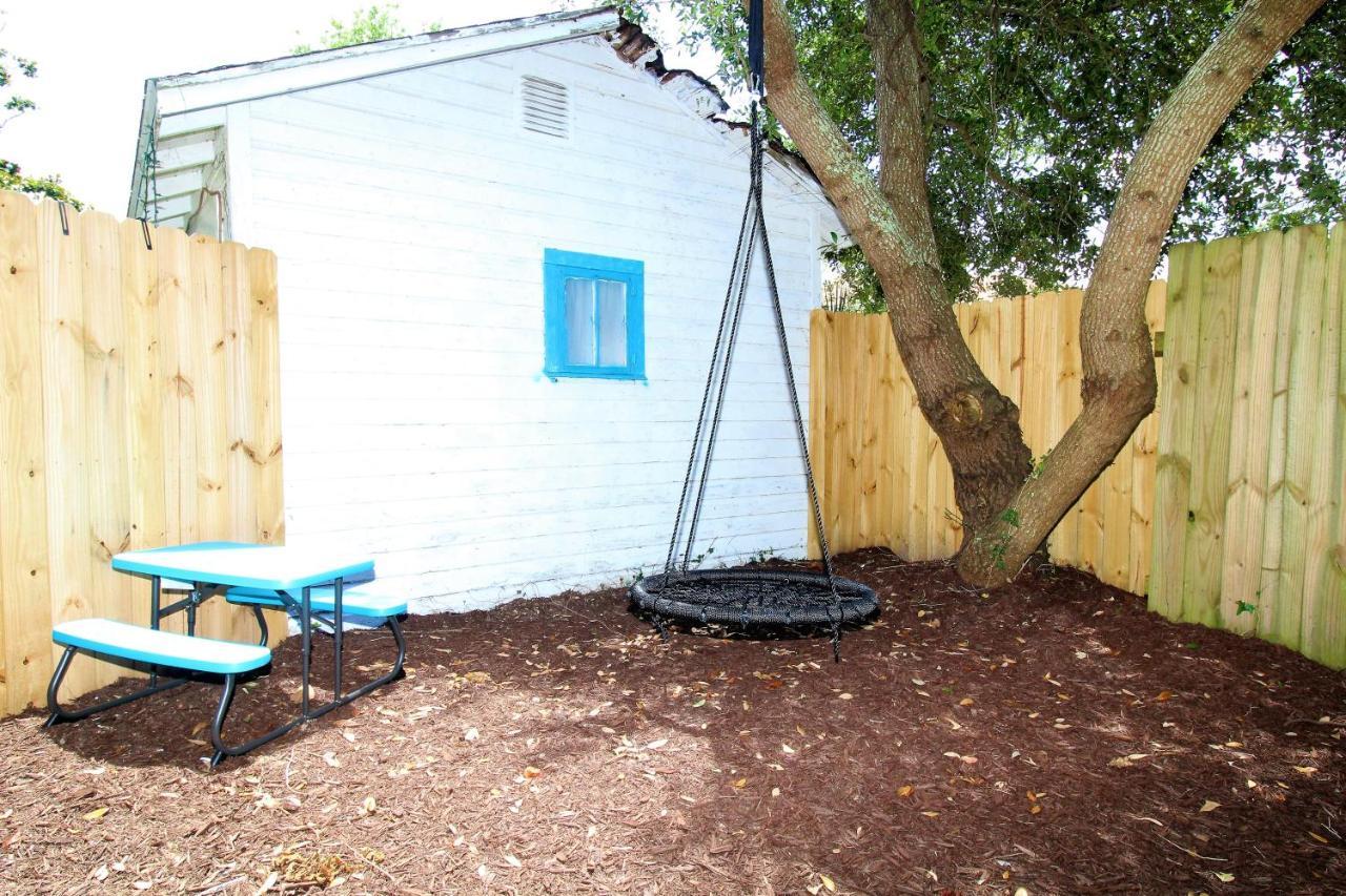 Beachy Bungalow For Family Fun! Walk To Beach! Pensacola Exterior foto
