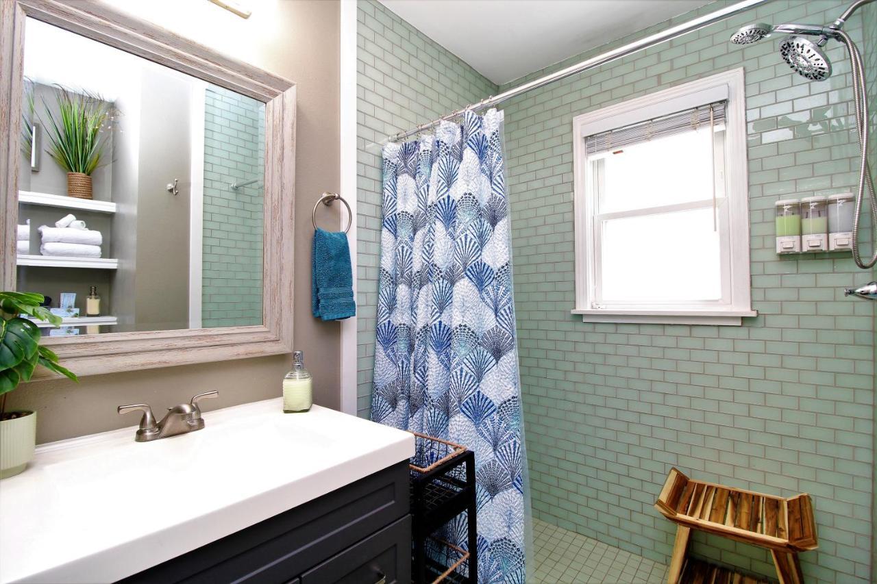 Beachy Bungalow For Family Fun! Walk To Beach! Pensacola Exterior foto
